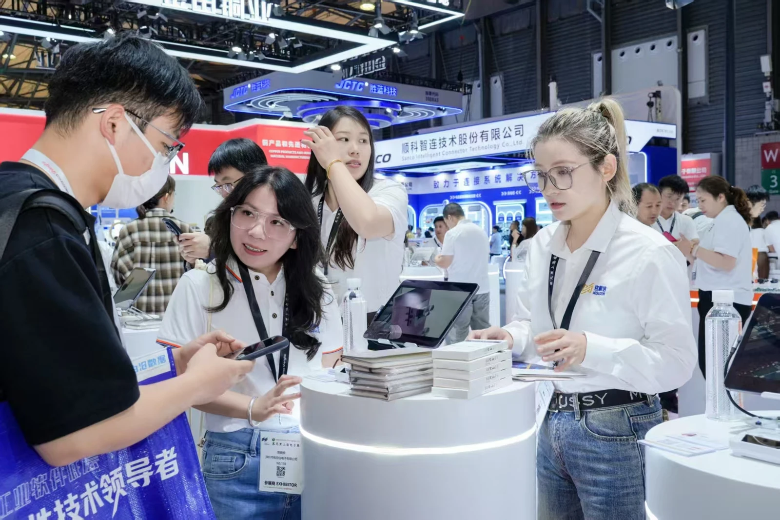MISUXIN na otvoritveni dan sejma electronica China 2026 pozdravlja stranke iz panoge